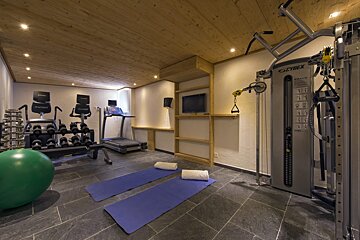 A gym with a machine that says cybex on it