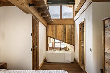 A bathroom with a bathtub in the middle of it