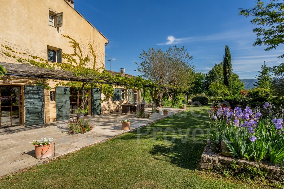 The word provence that is on a picture