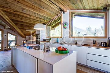 A picture of a kitchen taken by tcr80 holidays