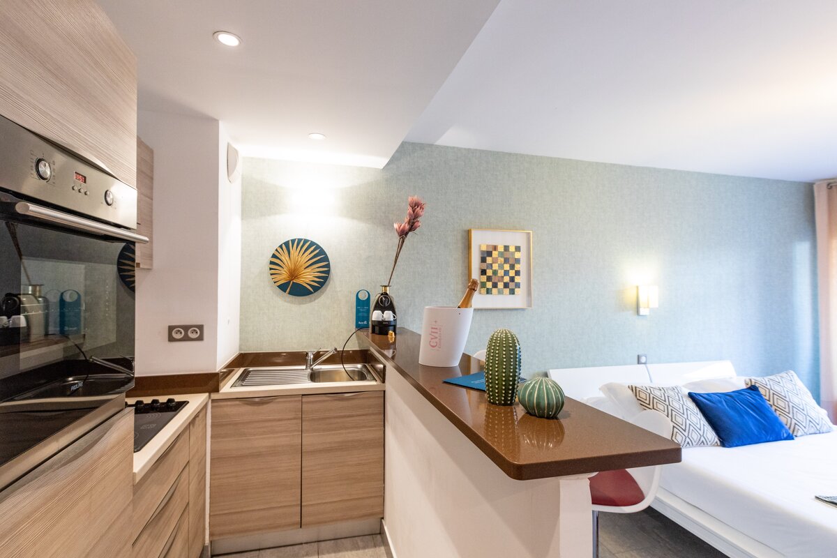 A kitchen with a counter top that says ' cactus ' on it