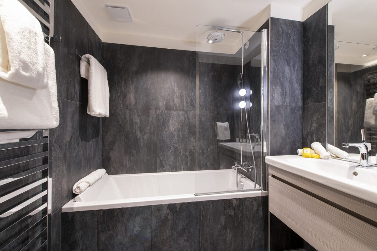 A bathroom with a bathtub and a sink