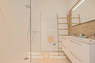 A bathroom that was made in provence by immobilier