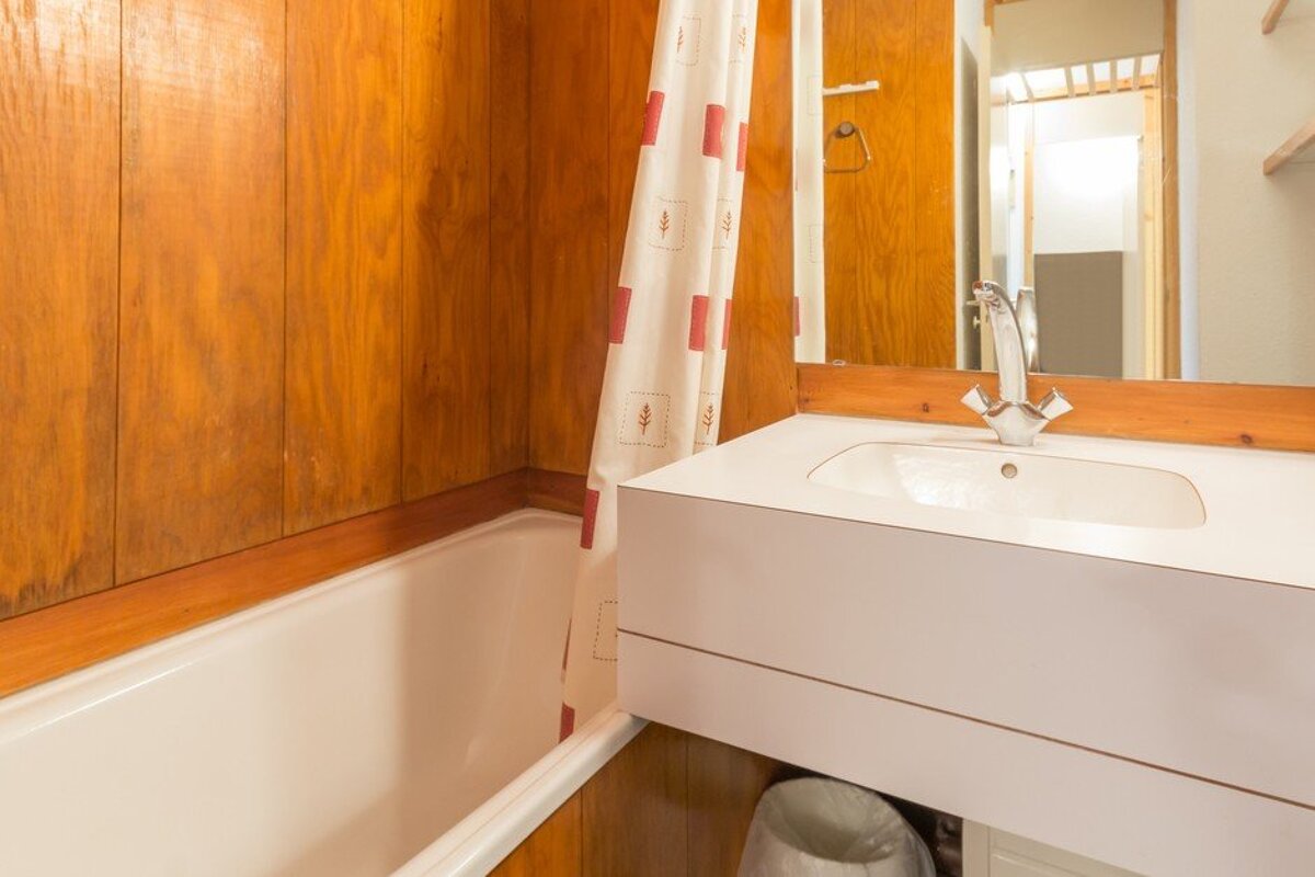 A bathroom with a sink and a bathtub