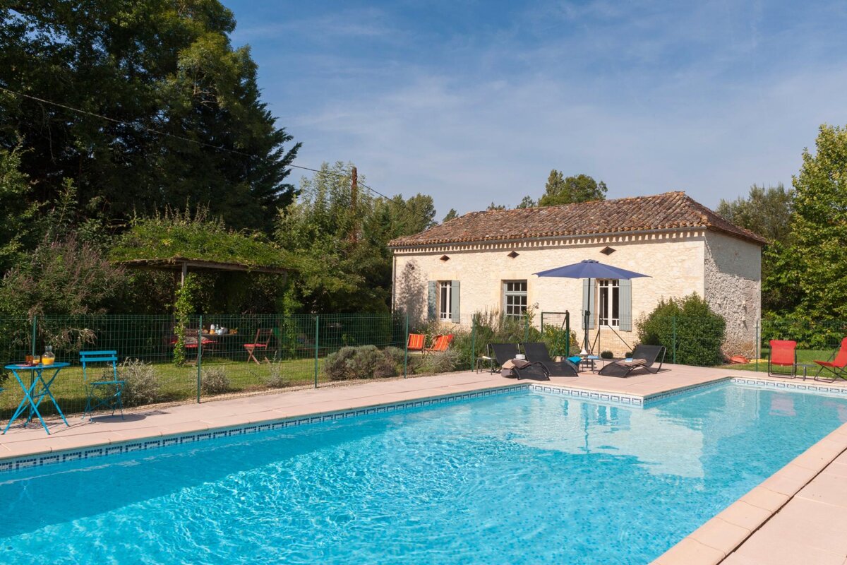 A house with a swimming pool in front of it