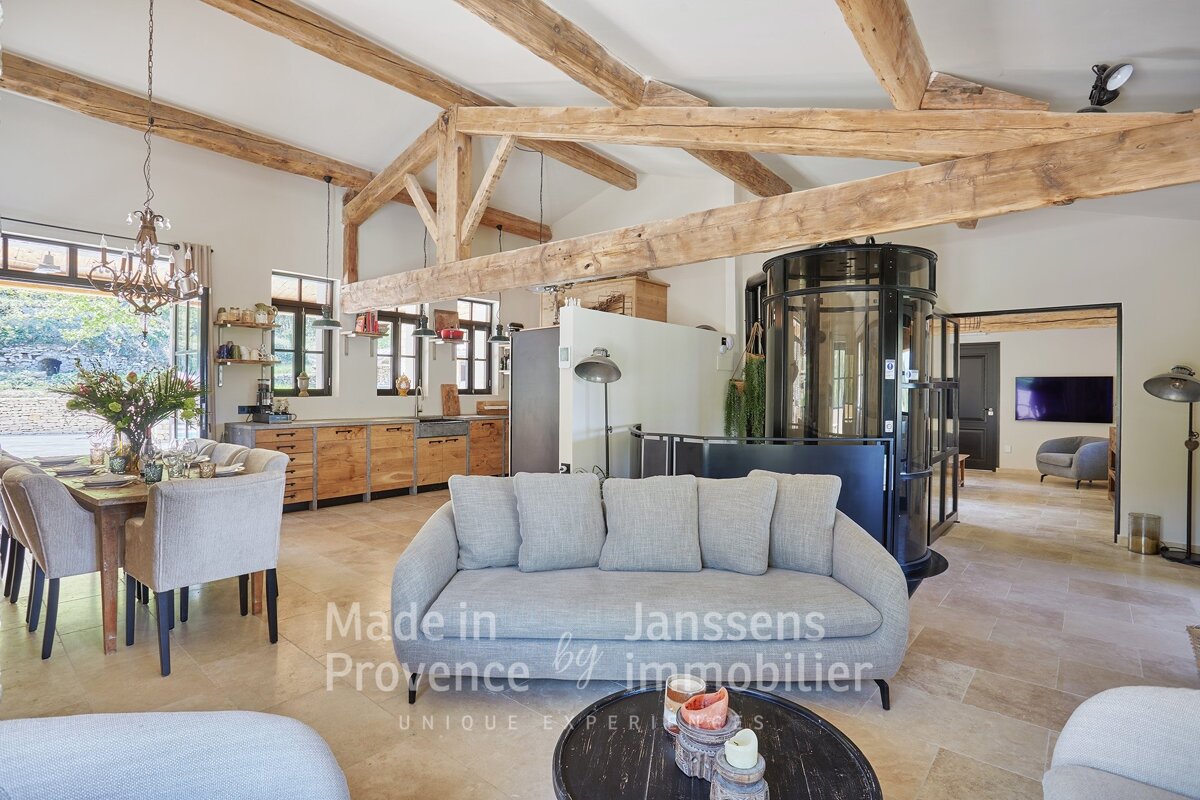 A living room with a couch made in provence by immobilier