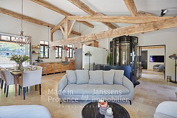 A living room with a couch made in provence by immobilier