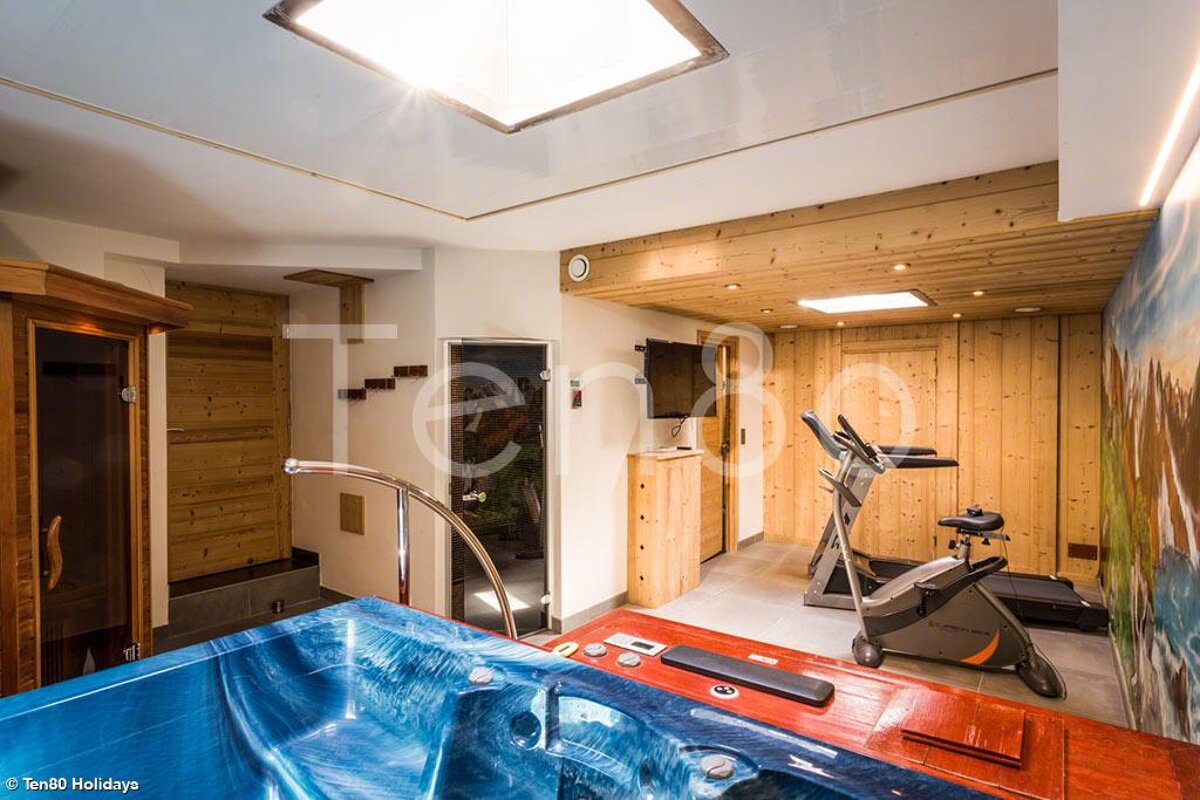 A photo of a spa with a treadmill and a jacuzzi taken by ten80 holidays