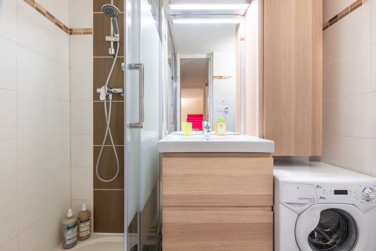 A bathroom with a washing machine that says aquafresh