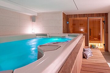 A spa with a hot tub and a sauna