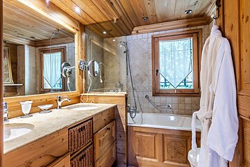 A bathroom with two sinks and a bathtub