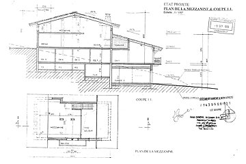 A black and white drawing of a house with the words plan de la mezzanine at the top