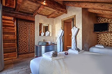 A bedroom with a giraffe print on the wall