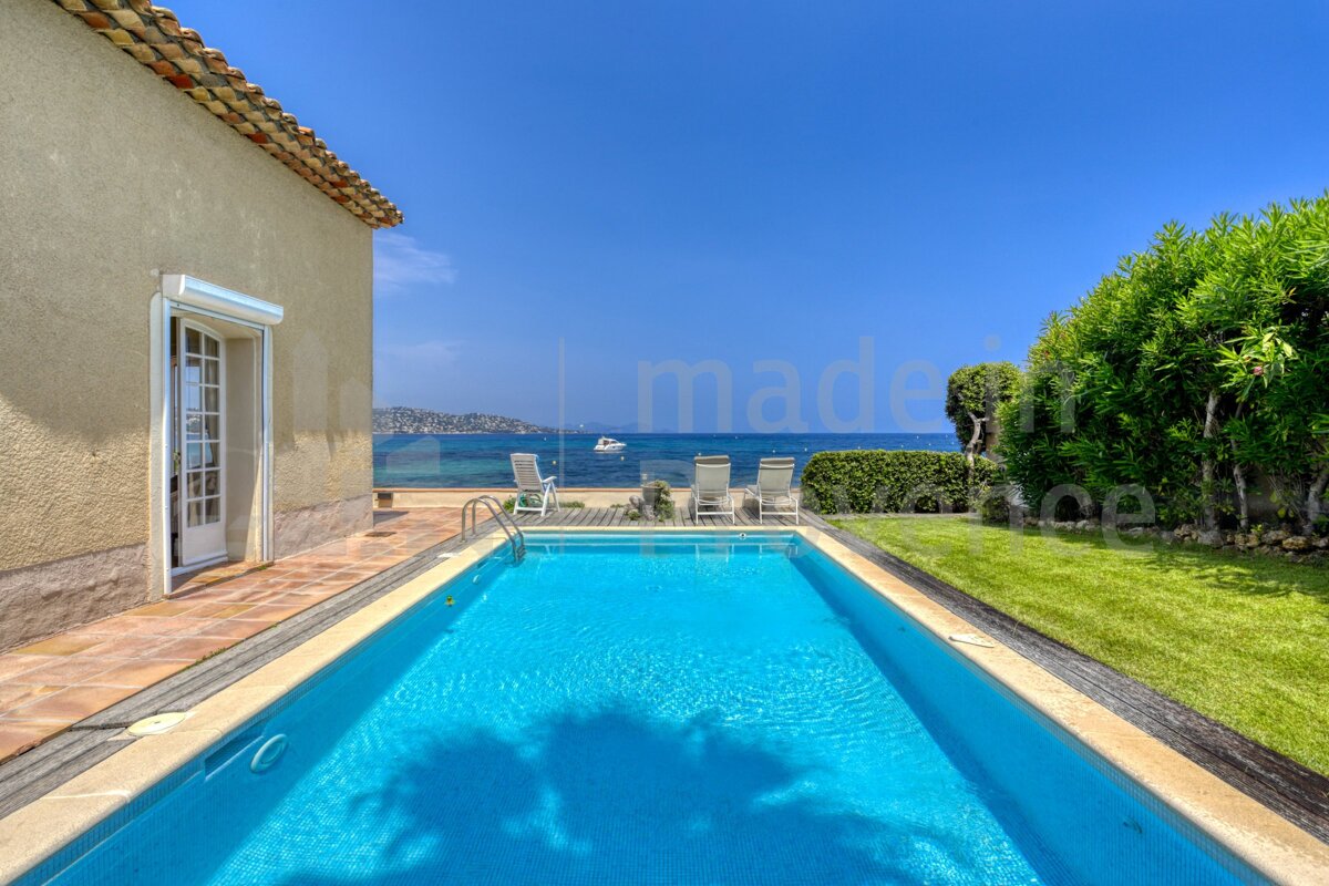 A swimming pool with the word made on the bottom