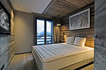 A bedroom with a mattress and a picture on the wall