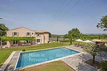 A large swimming pool with the words made in provence on it