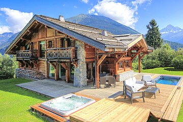 A house with a hot tub in front of it