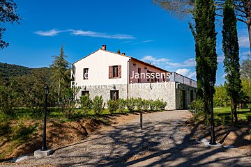 The word janssens that is on a house