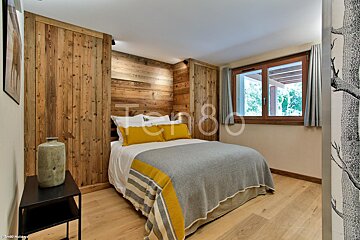 A bedroom with a bed and a sign that says ten80