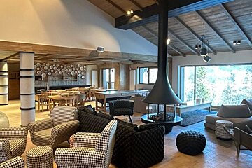 A living room with lots of chairs and a fireplace