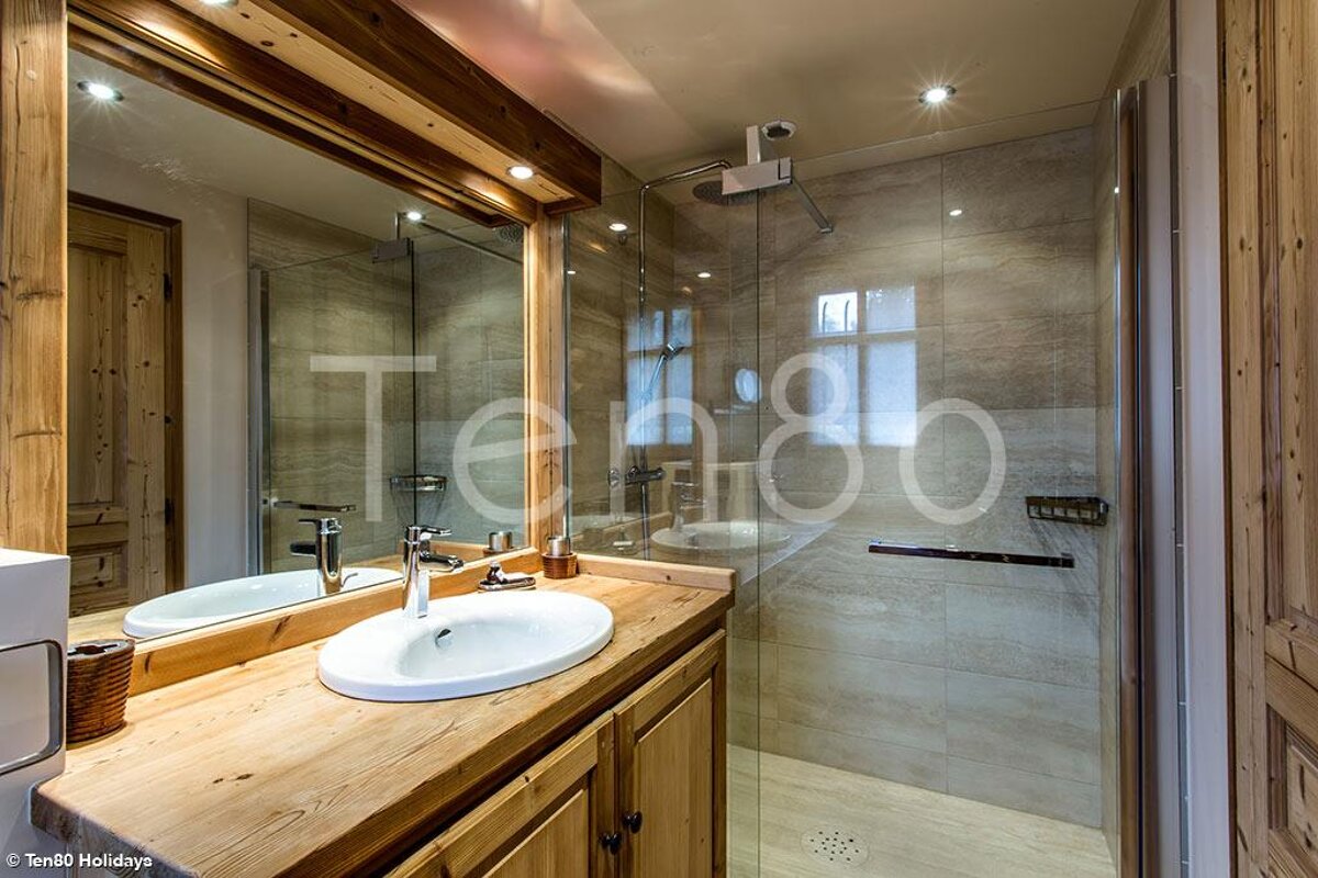 A bathroom with the number 80 on the wall