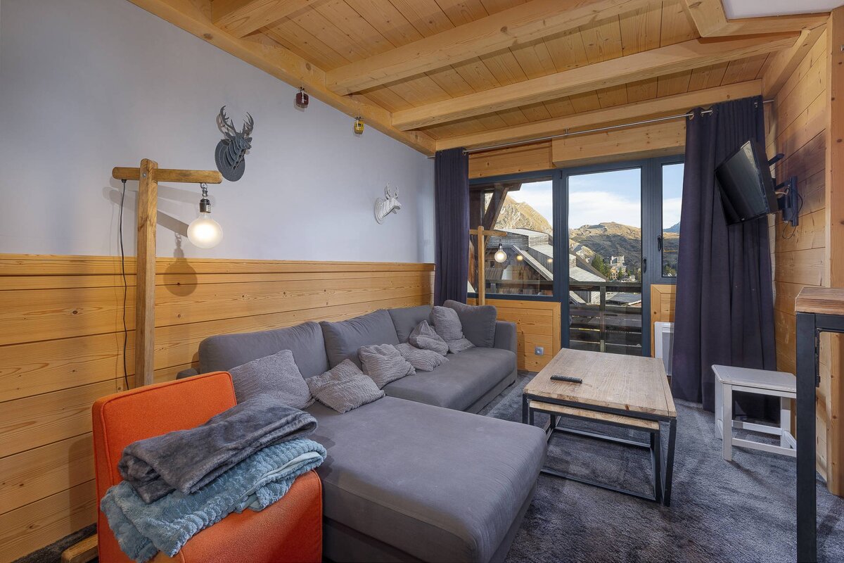 A living room with a couch and a kitchen
