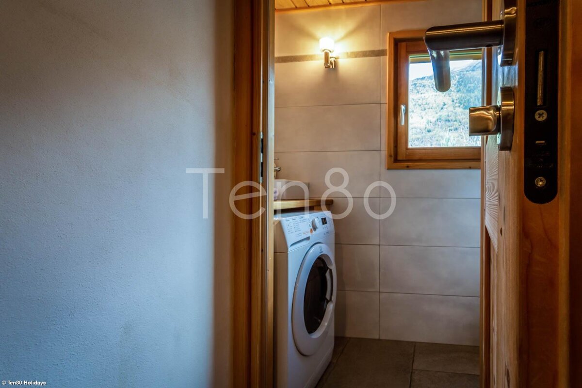 A bathroom with the number 80 on the wall