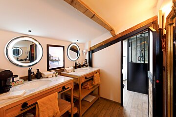 A bathroom with two sinks and two mirrors