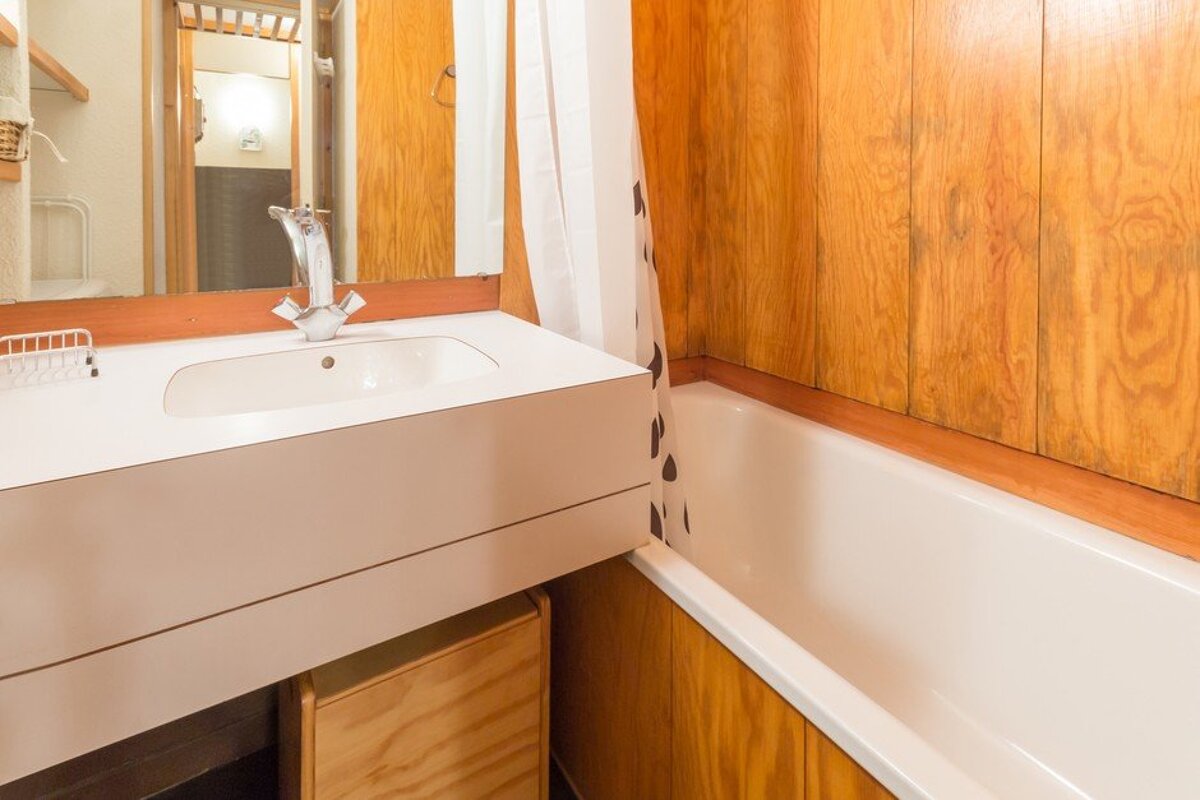 A bathroom with a sink and a bathtub