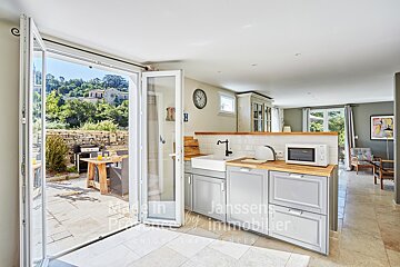 A kitchen with the word janssens on the bottom