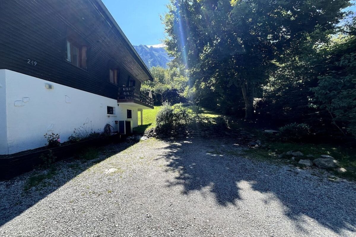 The number 269 is on the side of a building