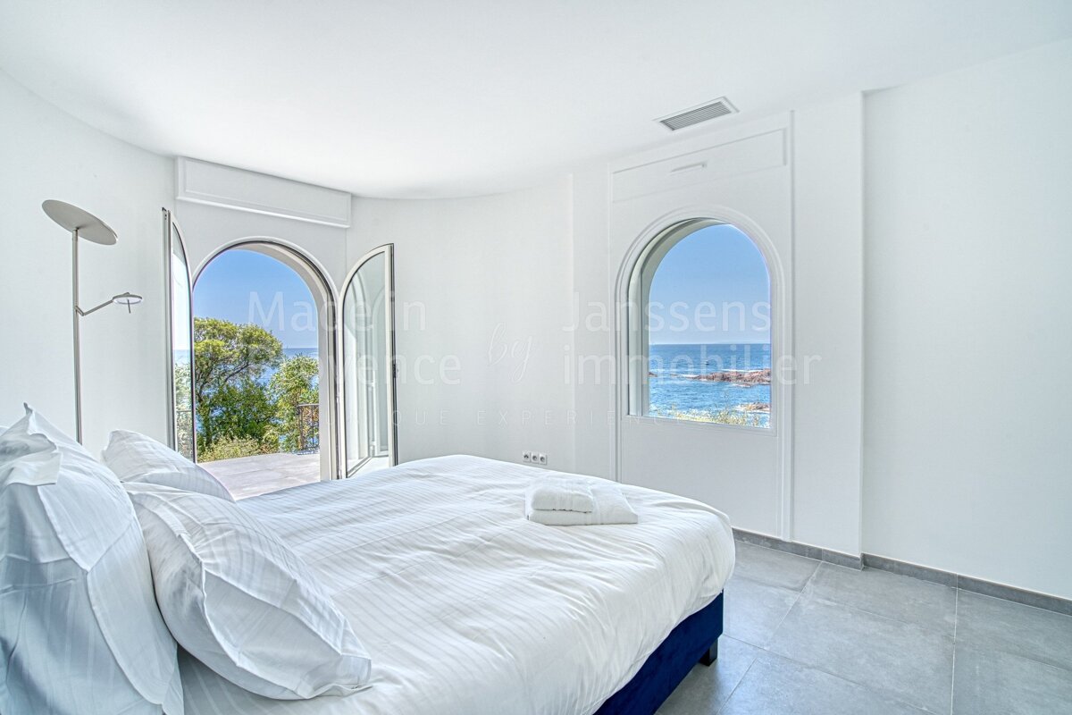 A bedroom with a bed and a window that says maison janssens