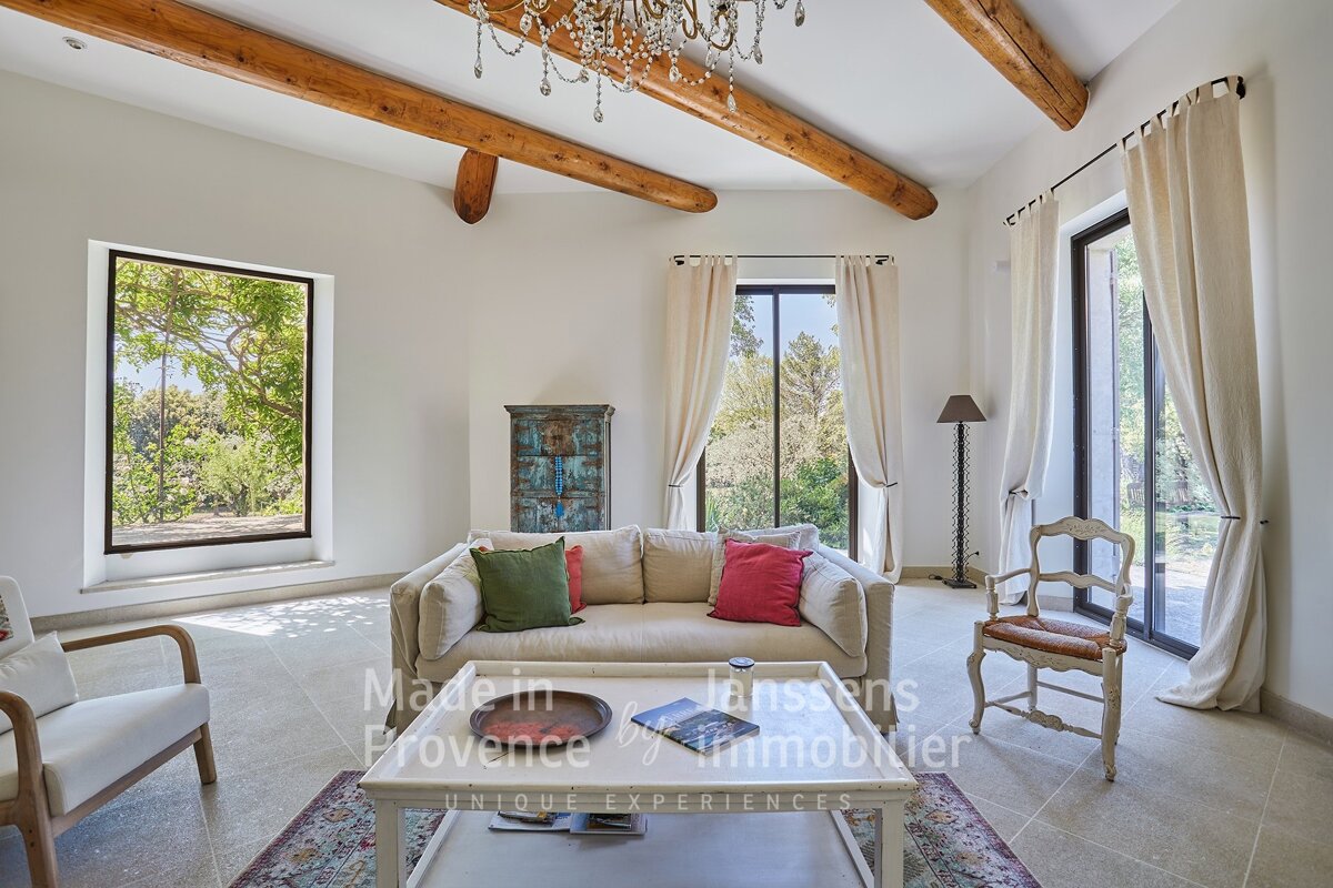 A living room with a couch and a coffee table made in provence by janssens immobilier