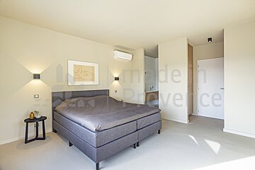 A bedroom with the word provence on the wall