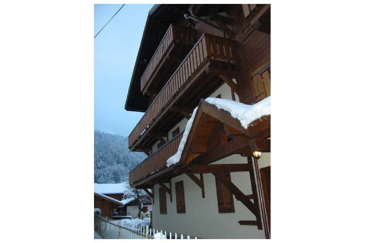 A building with the letter n on the side of it