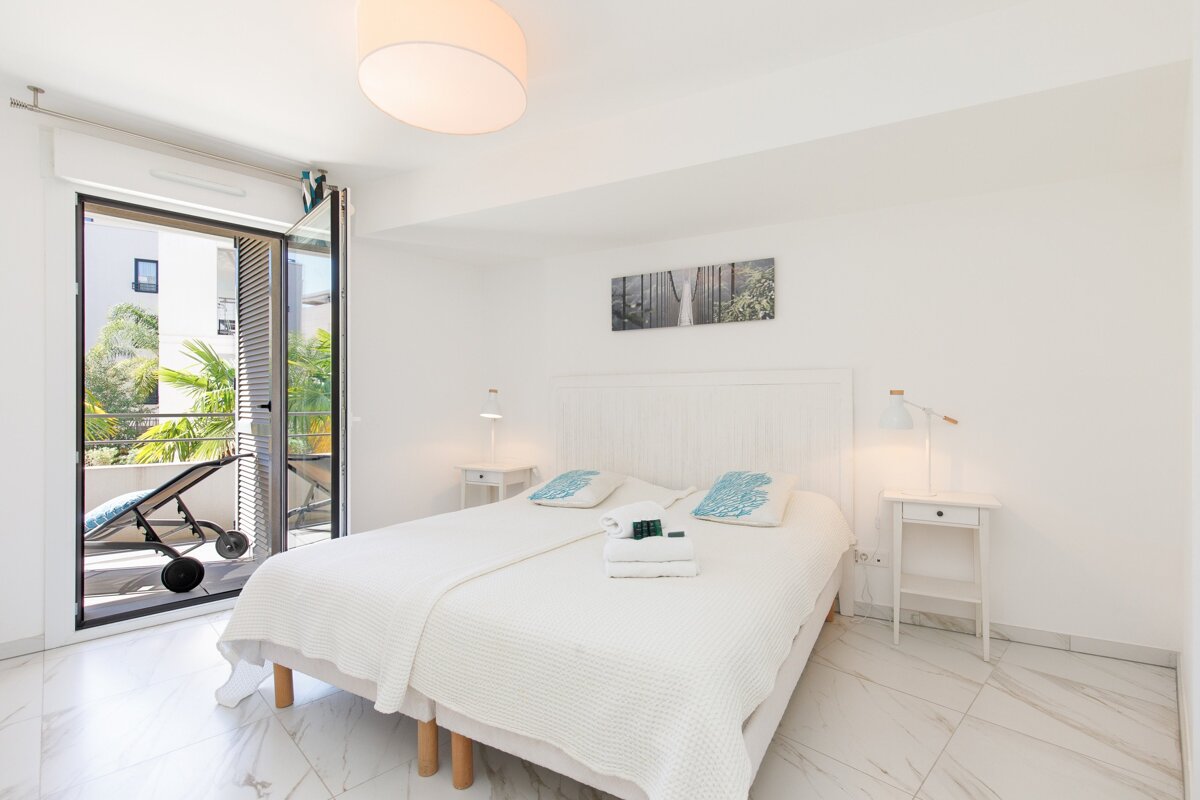 A bedroom with a large bed and two nightstands