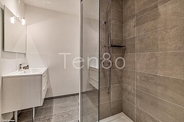 A bathroom with the word ten80 on the wall