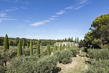 A picture of a house made in provence