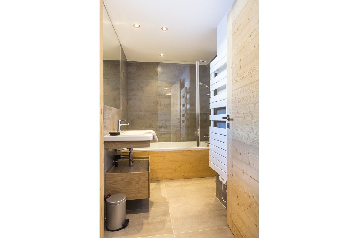 A bathroom with a sink and a bathtub