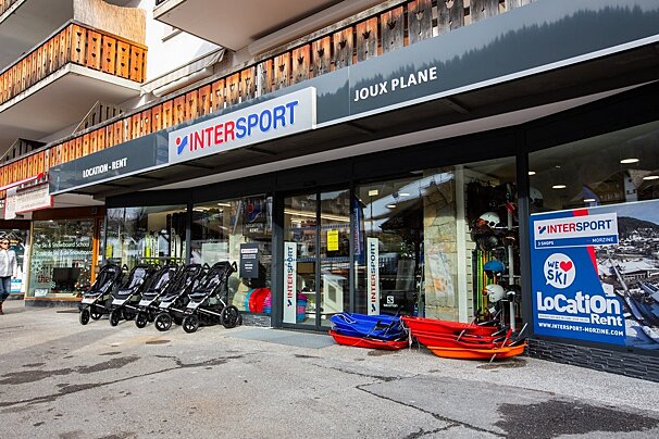 A store front with a sign that says intersport