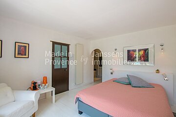 A bedroom that was made in provence by immobilier