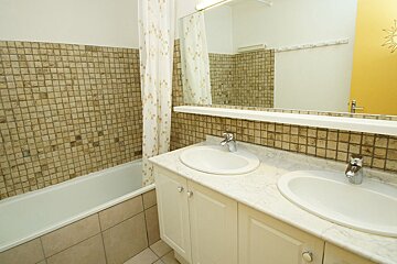 A bathroom with two sinks and a bathtub