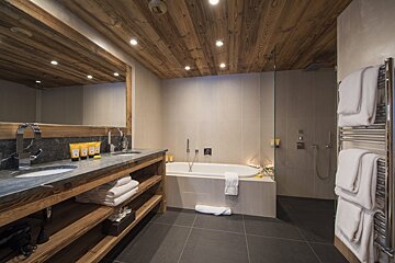 A bathroom with a bathtub and two sinks