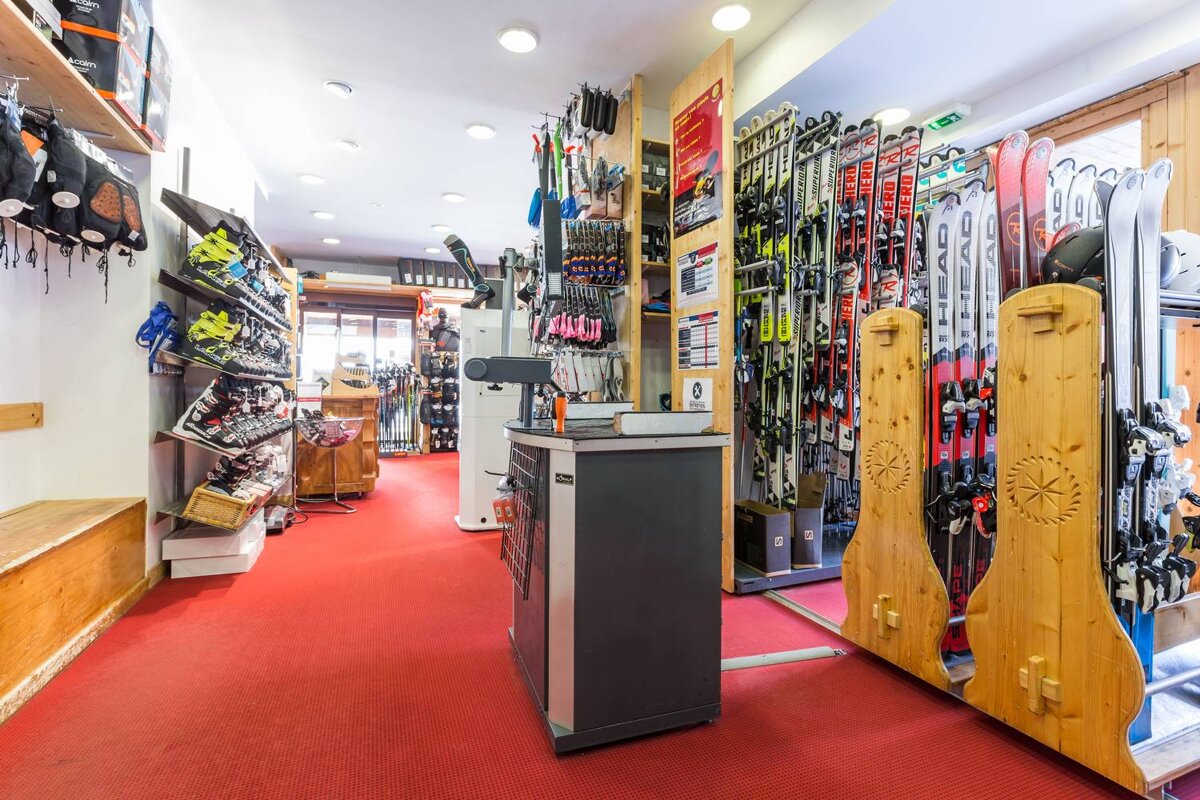 A display of skis with one that says ' salomon ' on it