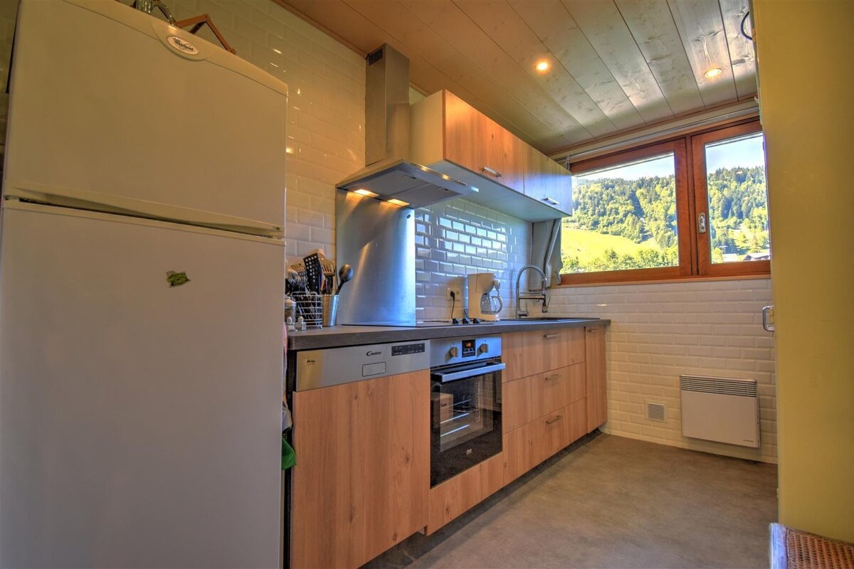 A kitchen with wooden cabinets and a candy dishwasher
