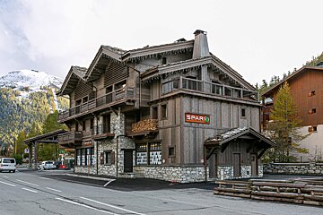 A large building with a sign that says spar