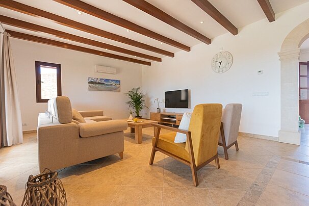 A living room with a clock on the wall that says ' clock ' on it