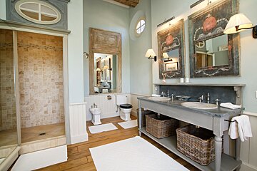A bathroom with two sinks and two mirrors