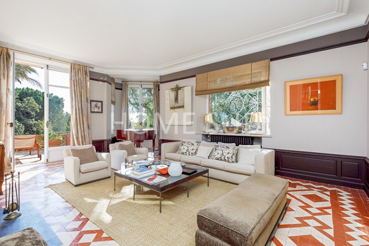 A living room with the word home on the ceiling