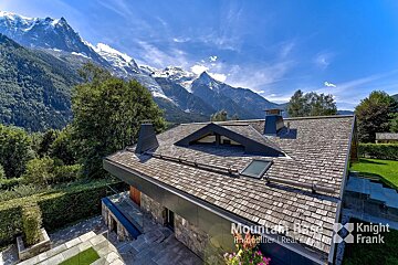 A house with a roof that says mountain base on it